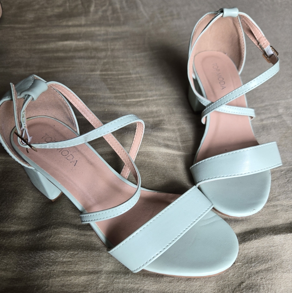 TOP Moda Mint Green Heeled Sandals with Cross-Strap Design